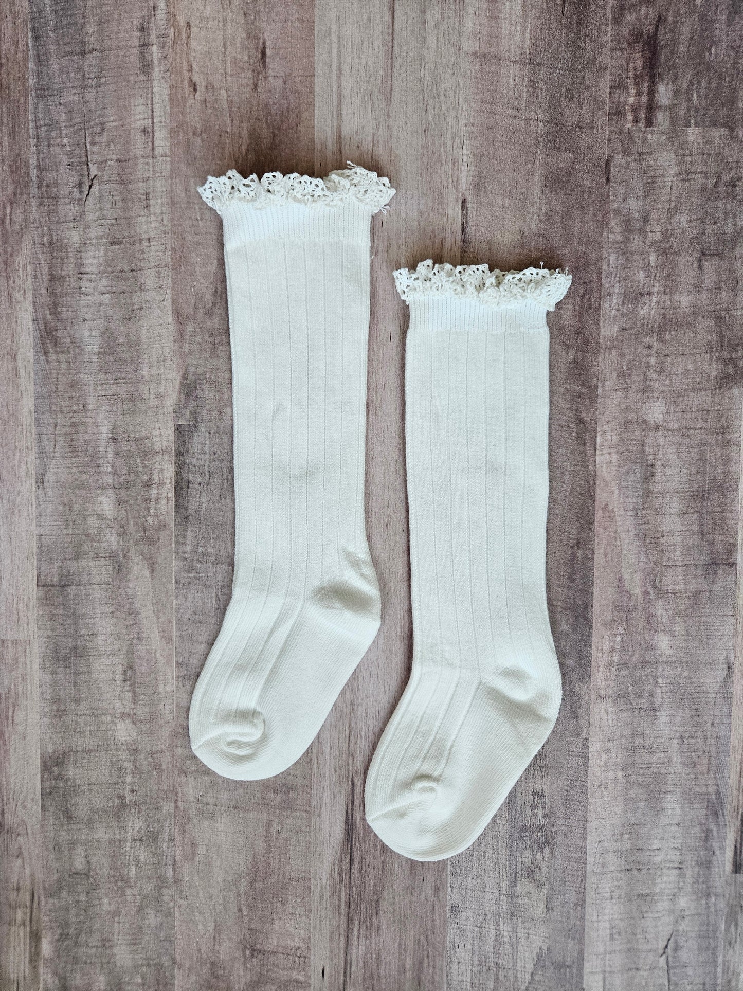 White Lettuce Edge Ruffle Socks