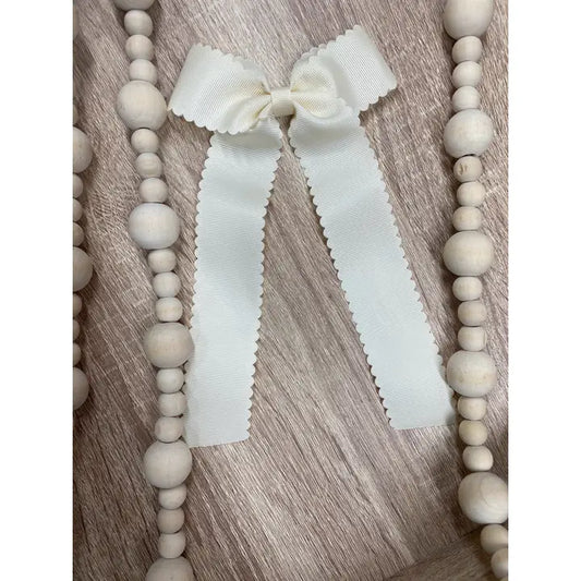 Scalloped Long Tail Ivory Bow with Alligator Clip